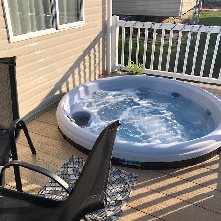 Relaxing Holiday Home With Hot Tub At Tattershall Lakes ภายนอก รูปภาพ