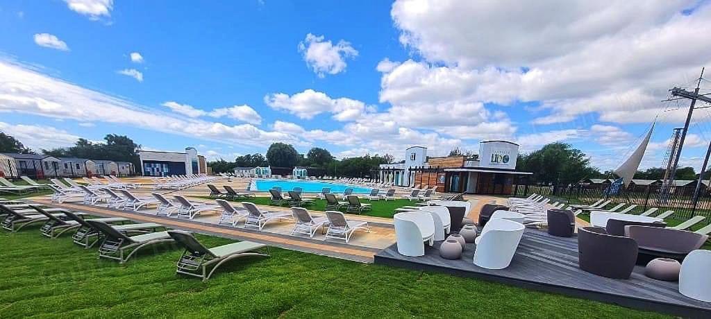 Relaxing Holiday Home With Hot Tub At Tattershall Lakes ภายนอก รูปภาพ
