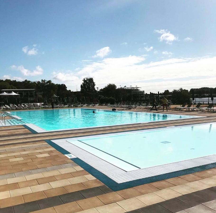Relaxing Holiday Home With Hot Tub At Tattershall Lakes ภายนอก รูปภาพ