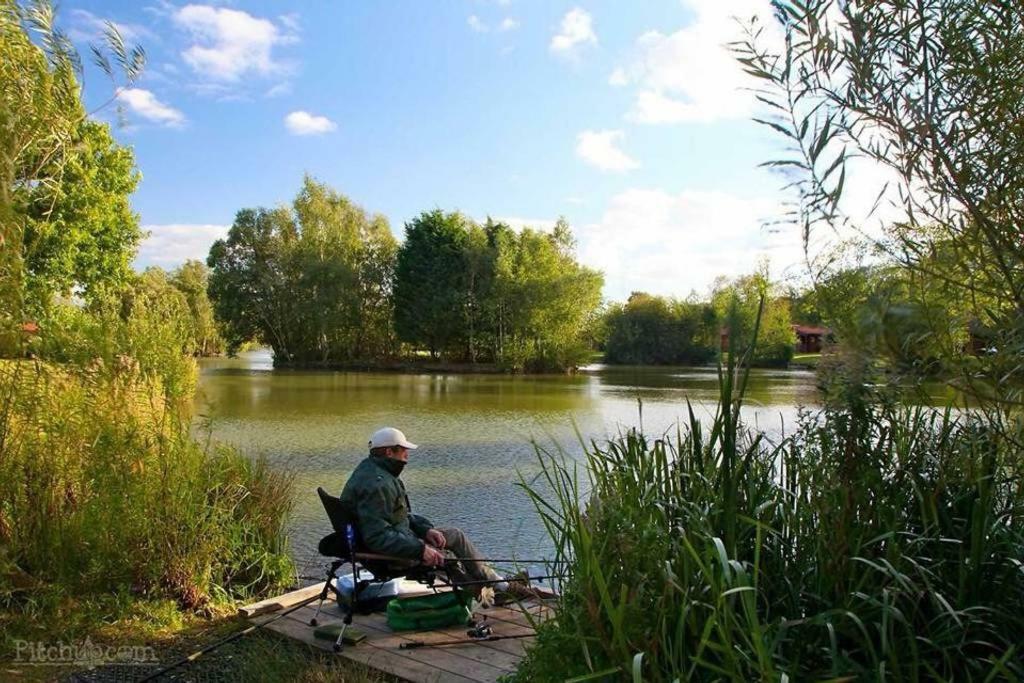 Relaxing Holiday Home With Hot Tub At Tattershall Lakes ภายนอก รูปภาพ