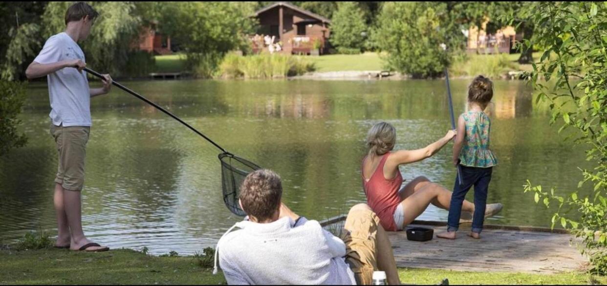 Relaxing Holiday Home With Hot Tub At Tattershall Lakes ภายนอก รูปภาพ