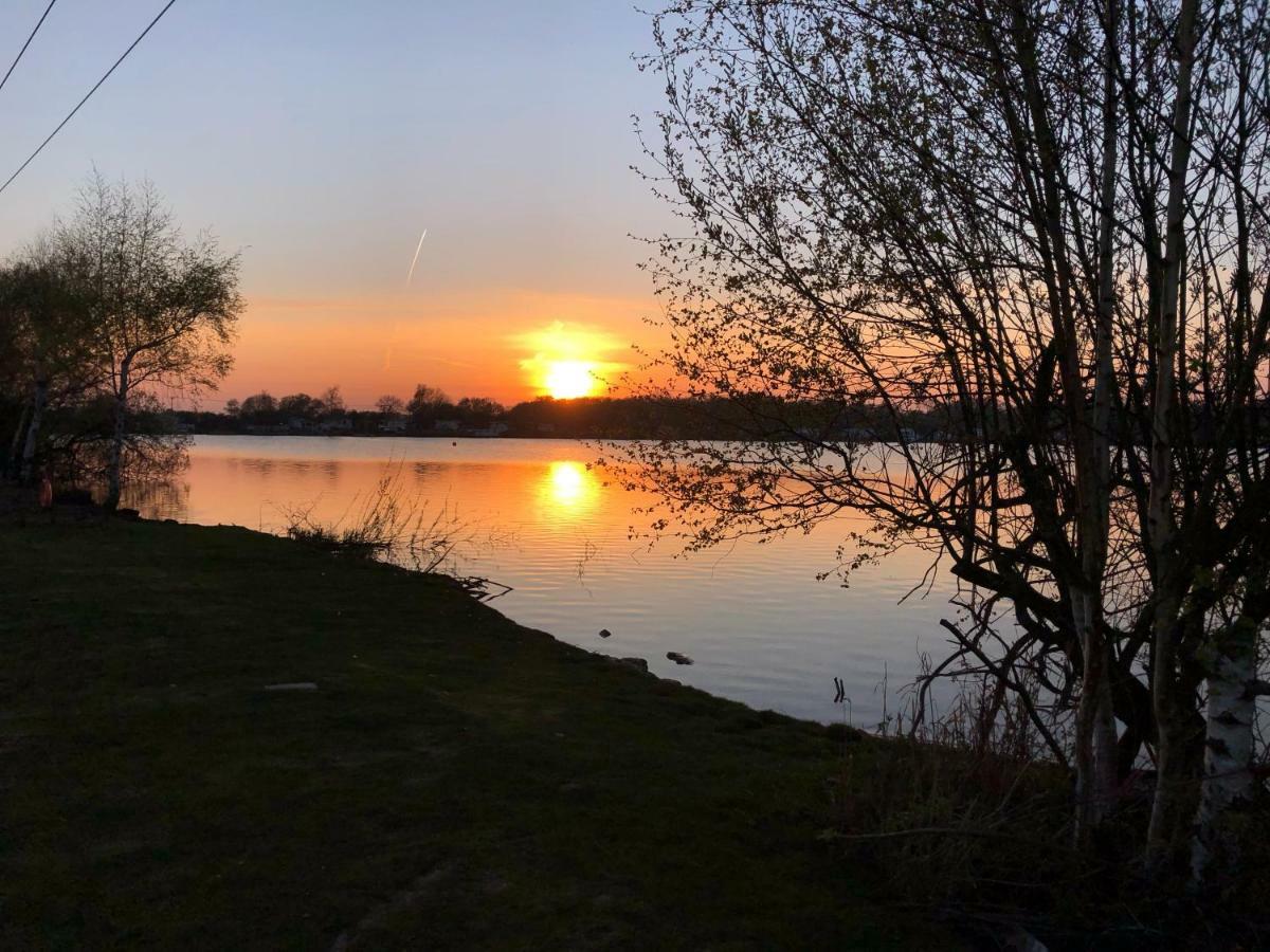 Relaxing Holiday Home With Hot Tub At Tattershall Lakes ภายนอก รูปภาพ