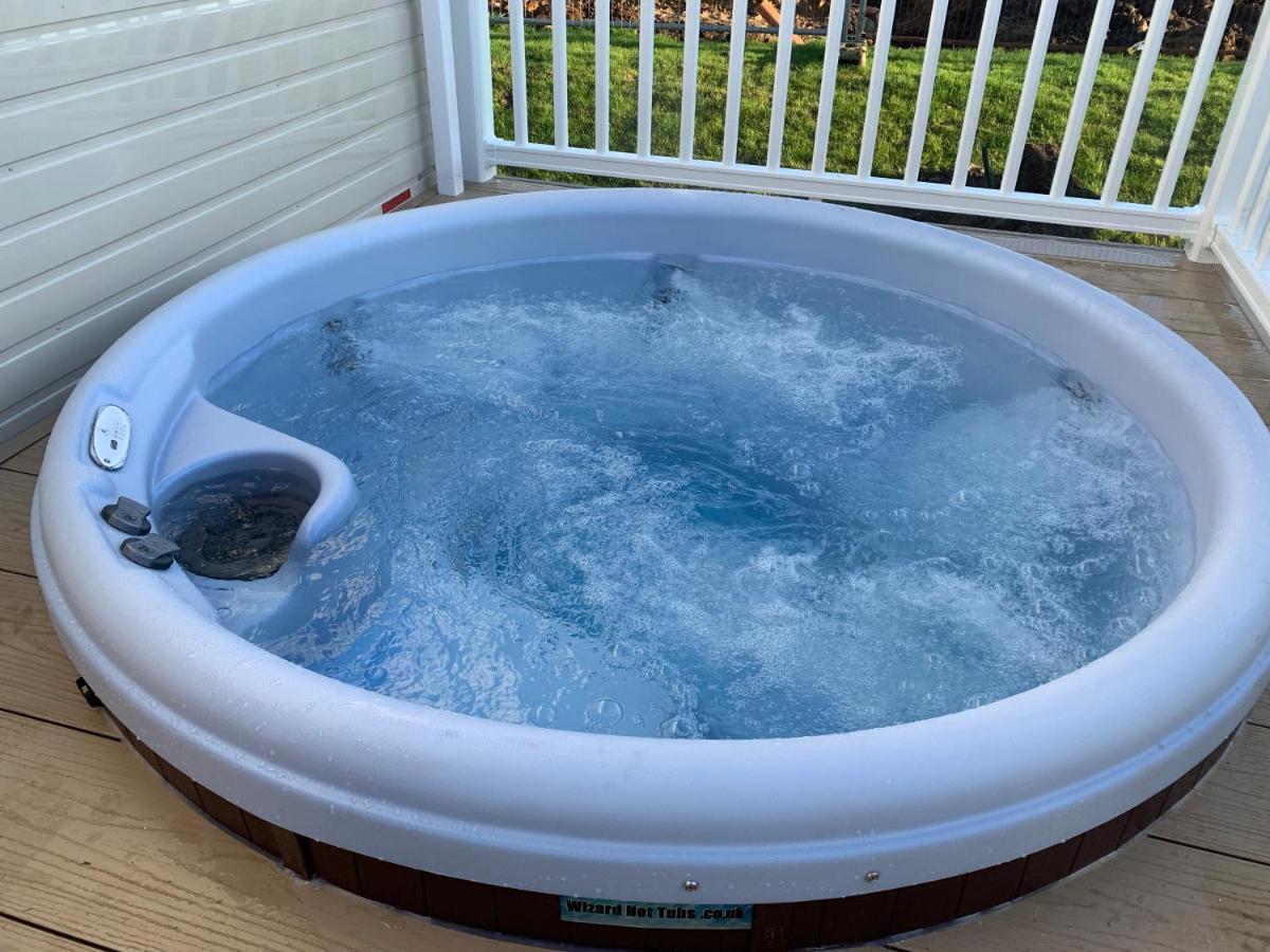 Relaxing Holiday Home With Hot Tub At Tattershall Lakes ภายนอก รูปภาพ