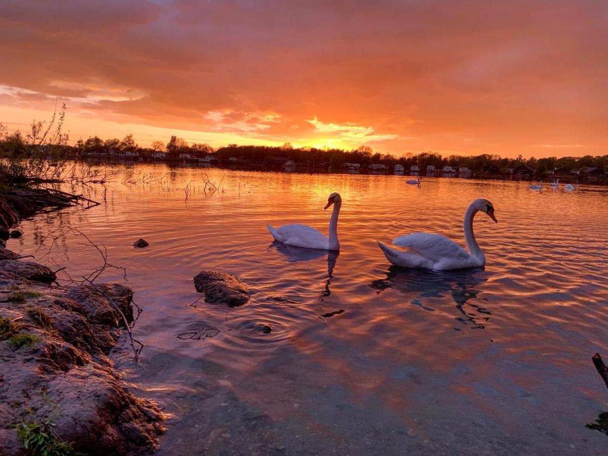 Relaxing Holiday Home With Hot Tub At Tattershall Lakes ภายนอก รูปภาพ