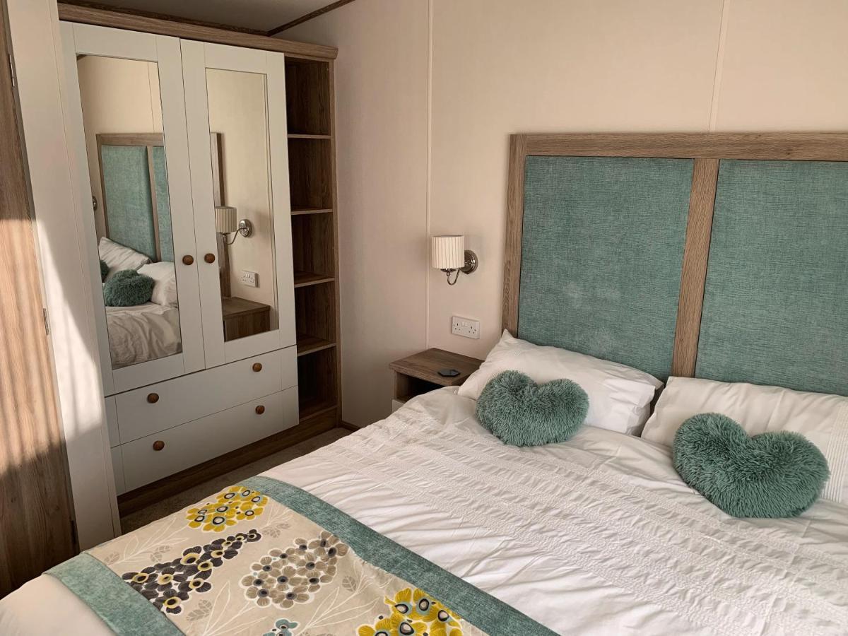 Relaxing Holiday Home With Hot Tub At Tattershall Lakes ภายนอก รูปภาพ